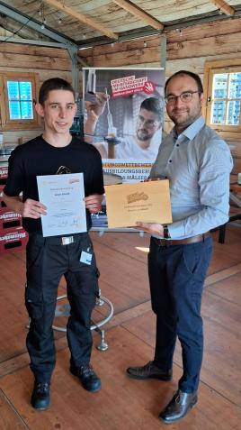 Simon Schnüll (l.) ist Bayerns bester Nachwuchsbrauer 2025