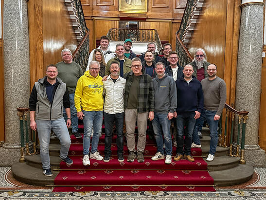 Die Studienreise des Verbandes Private Brauereien führte die Teilnehmer u.a. in die Cutlers‘ Hall in Sheffield (Bild: Private Brauereien)